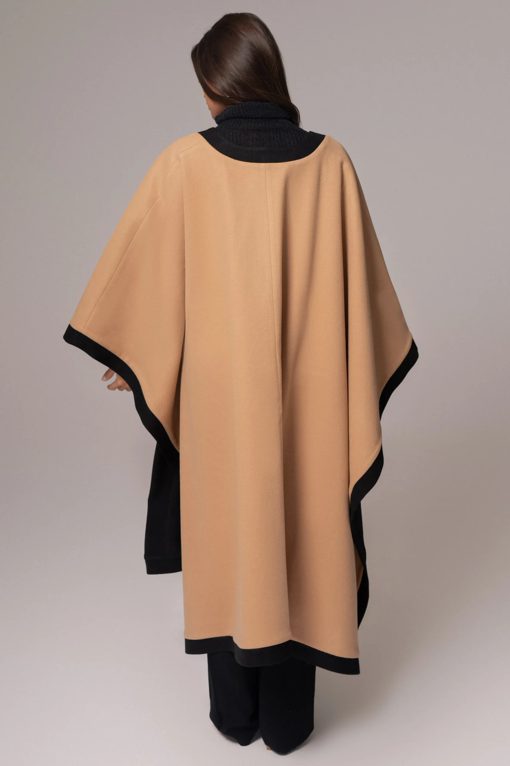 beige_park_city_reversibl_22.webp JLUXLABEL Beige Park City Reversible Shawl