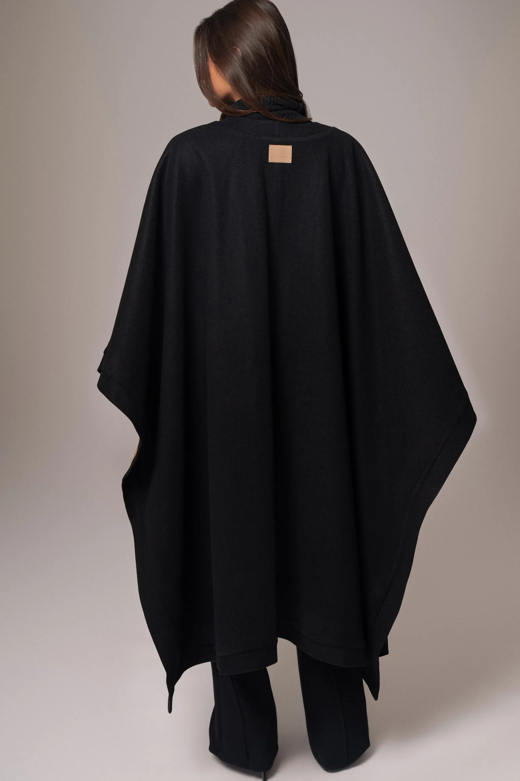 beige_park_city_reversibl_24.webp JLUXLABEL Beige Park City Reversible Shawl