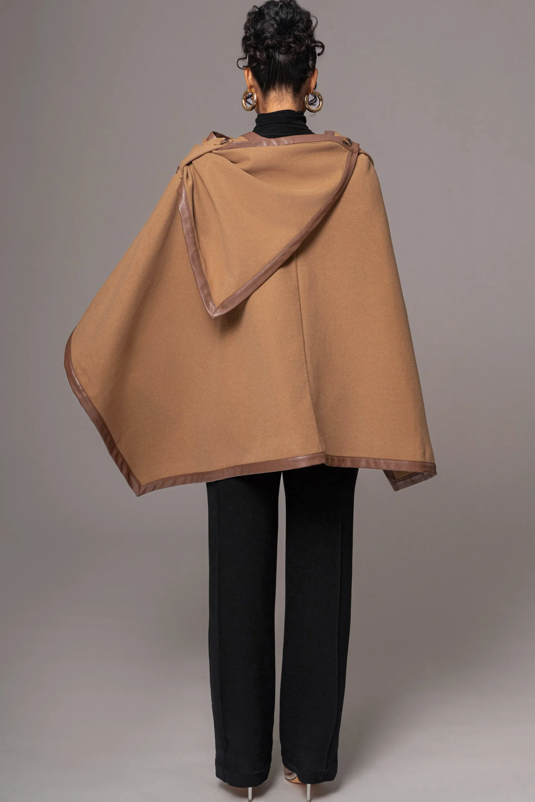 camel_felt_and_faux_leath_12.webp JLUXLABEL Camel Felt And Faux Leather Shawl