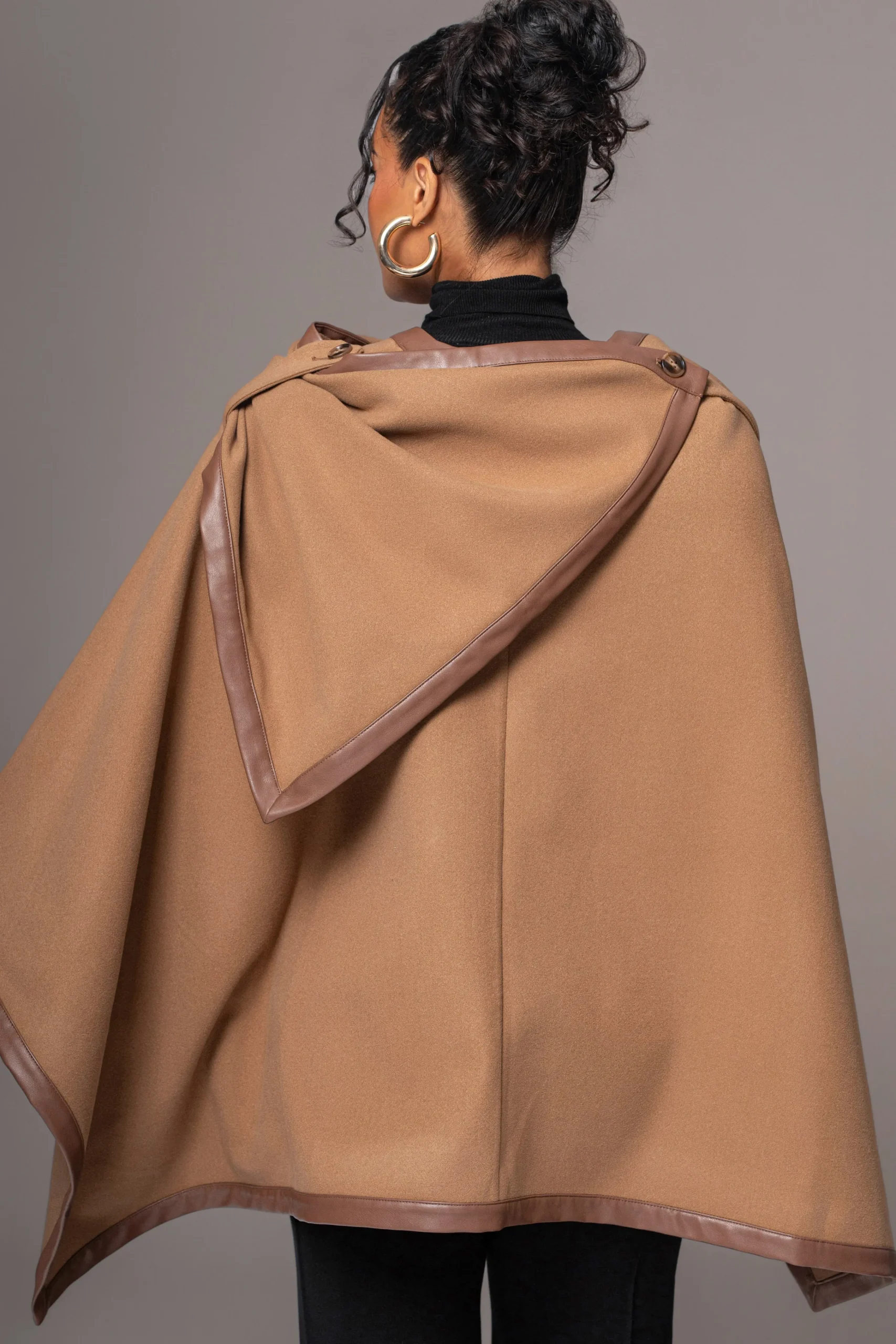 camel_felt_and_faux_leath_13.webp JLUXLABEL Camel Felt And Faux Leather Shawl