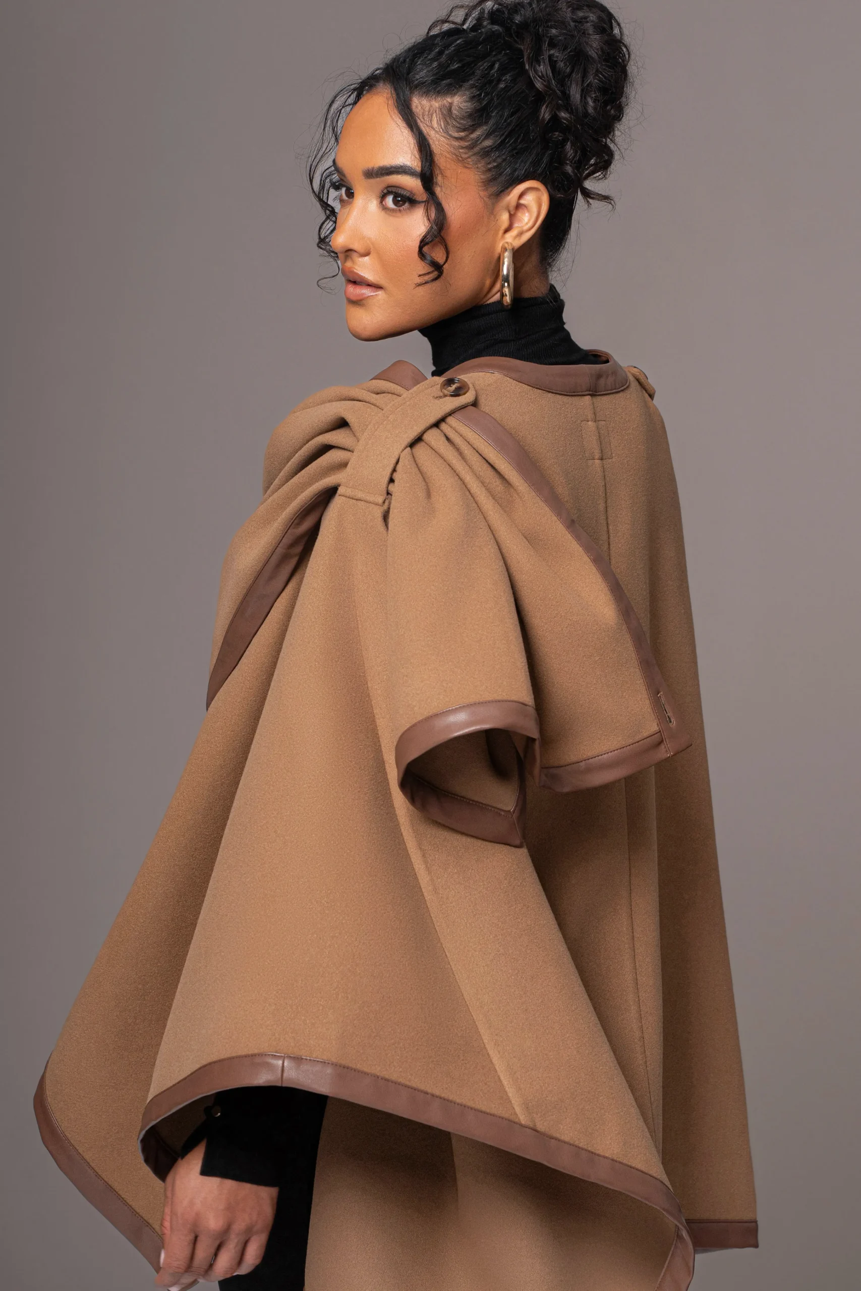 camel_felt_and_faux_leath_9.webp JLUXLABEL Camel Felt And Faux Leather Shawl