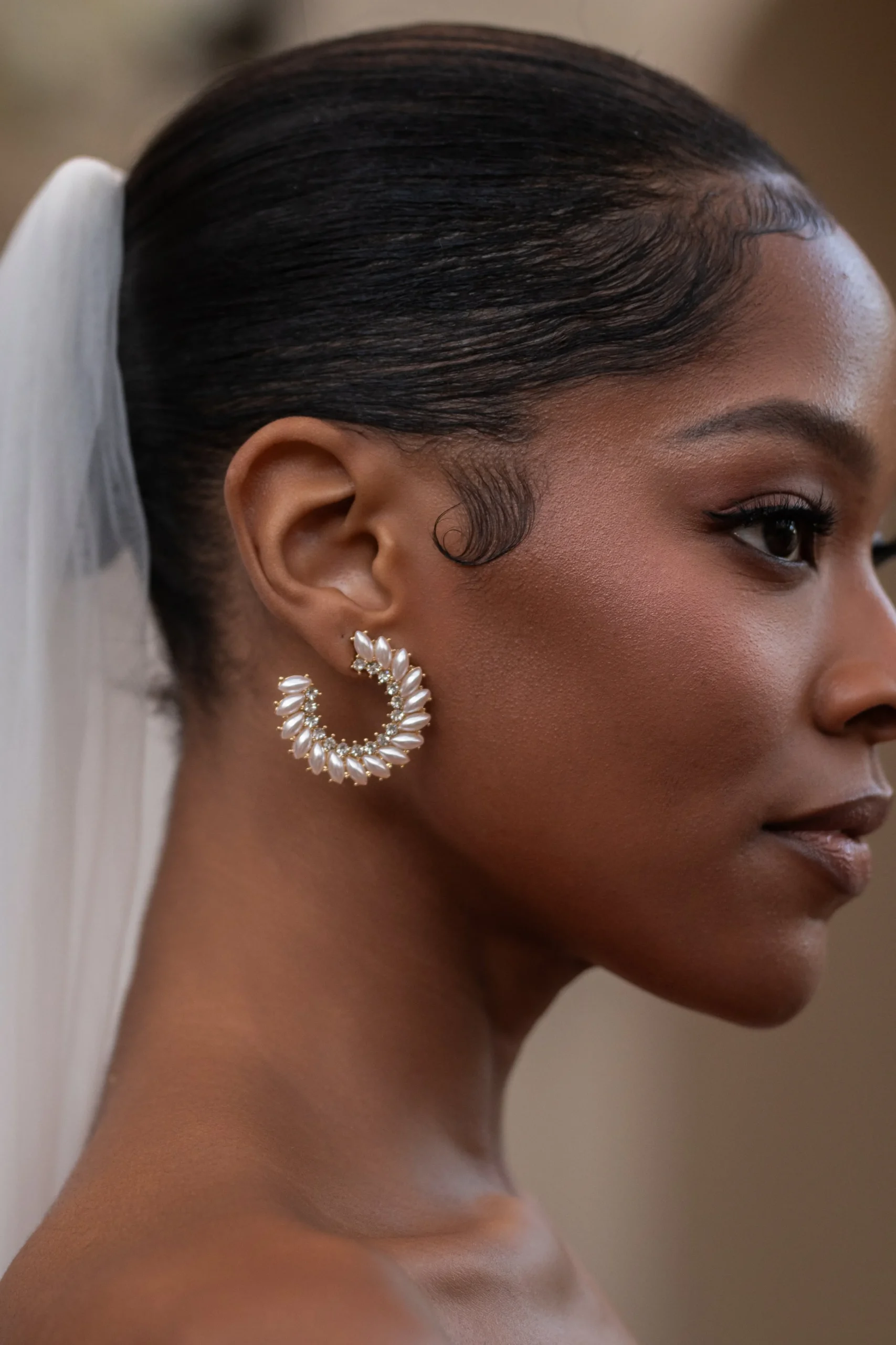 gold_all_of_me_pearl_earr_3.webp JLUXLABEL Gold All Of Me Pearl Earrings