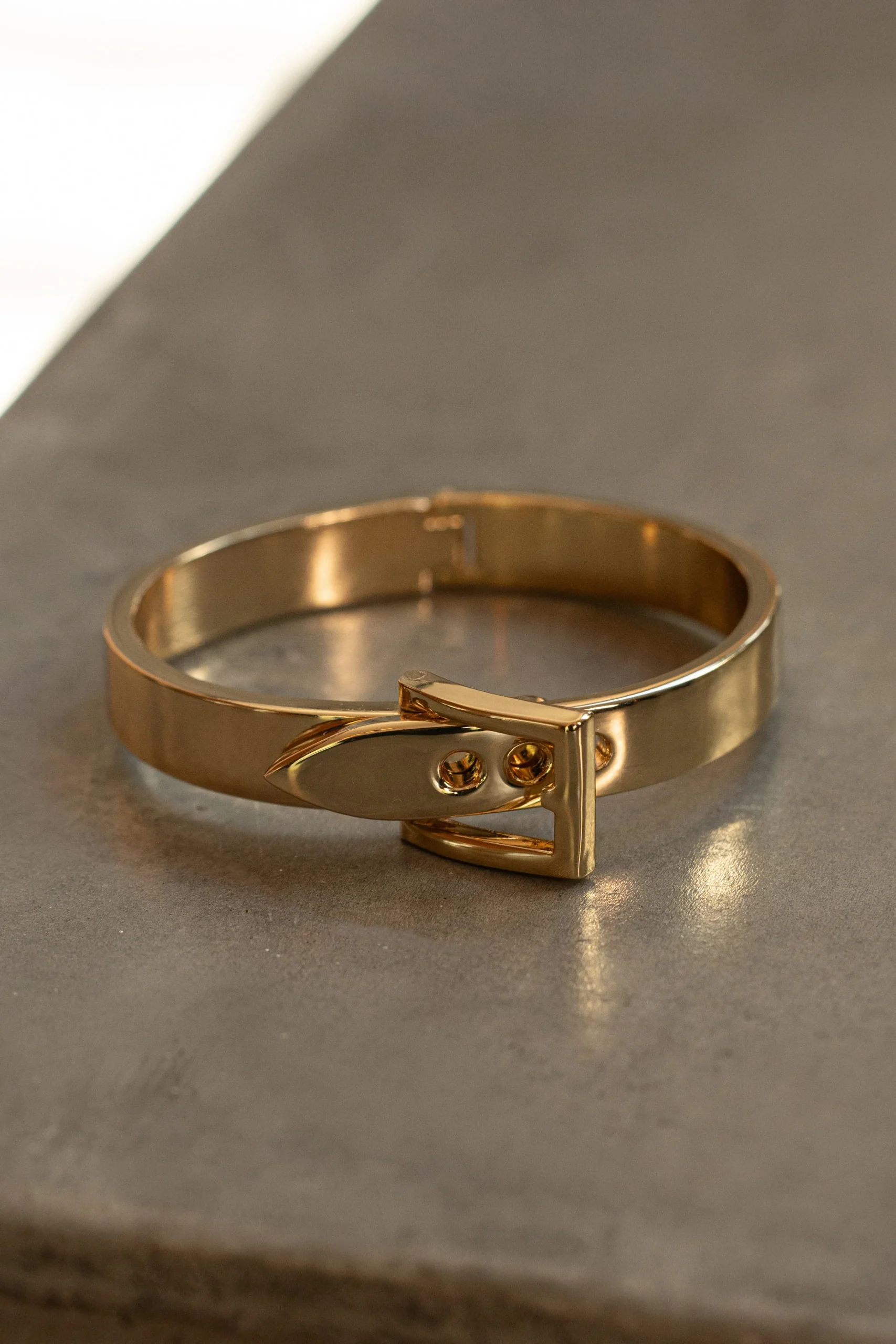 gold_belt_buckle_bracelet_2.webp JLUXLABEL Gold Belt Buckle Bracelet