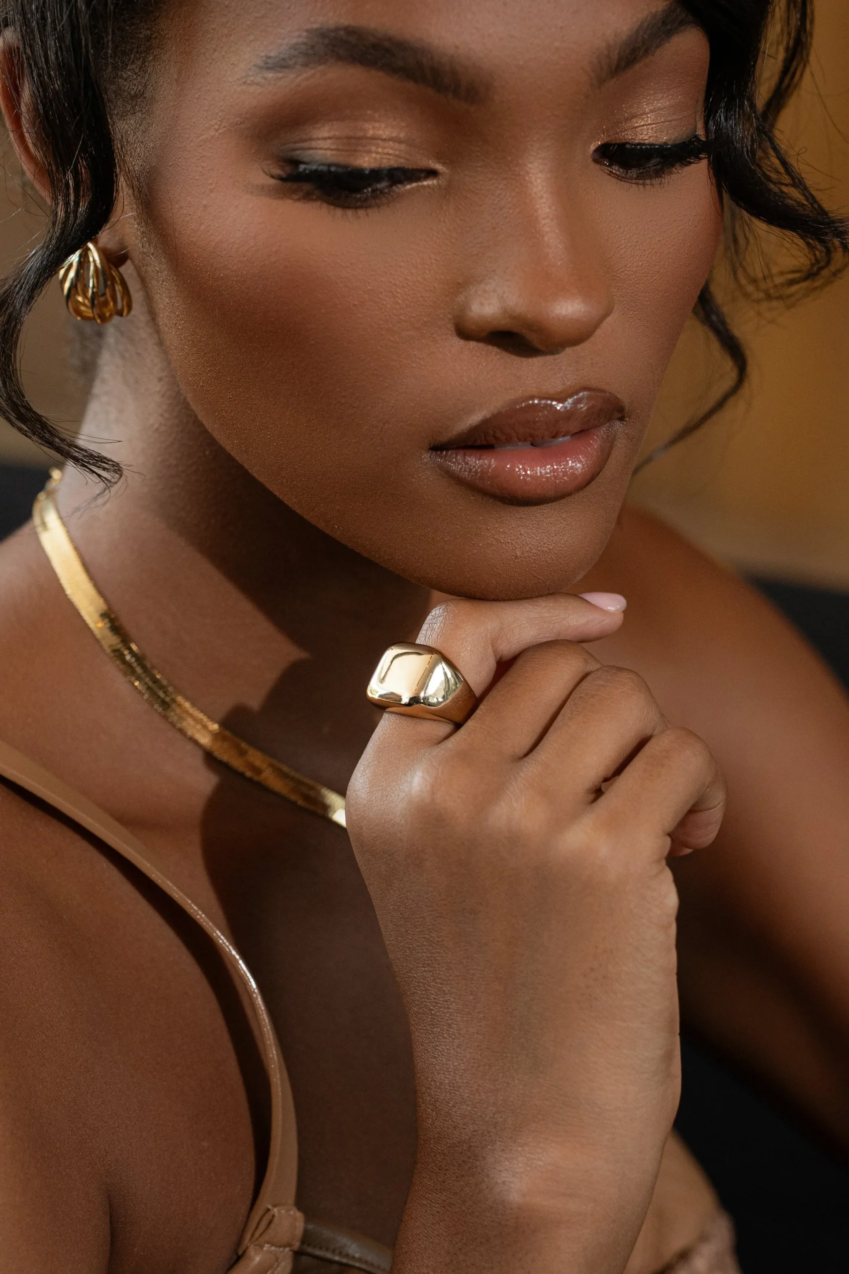 gold_chunky_square_ring_1.webp JLUXLABEL Gold Chunky Square Ring