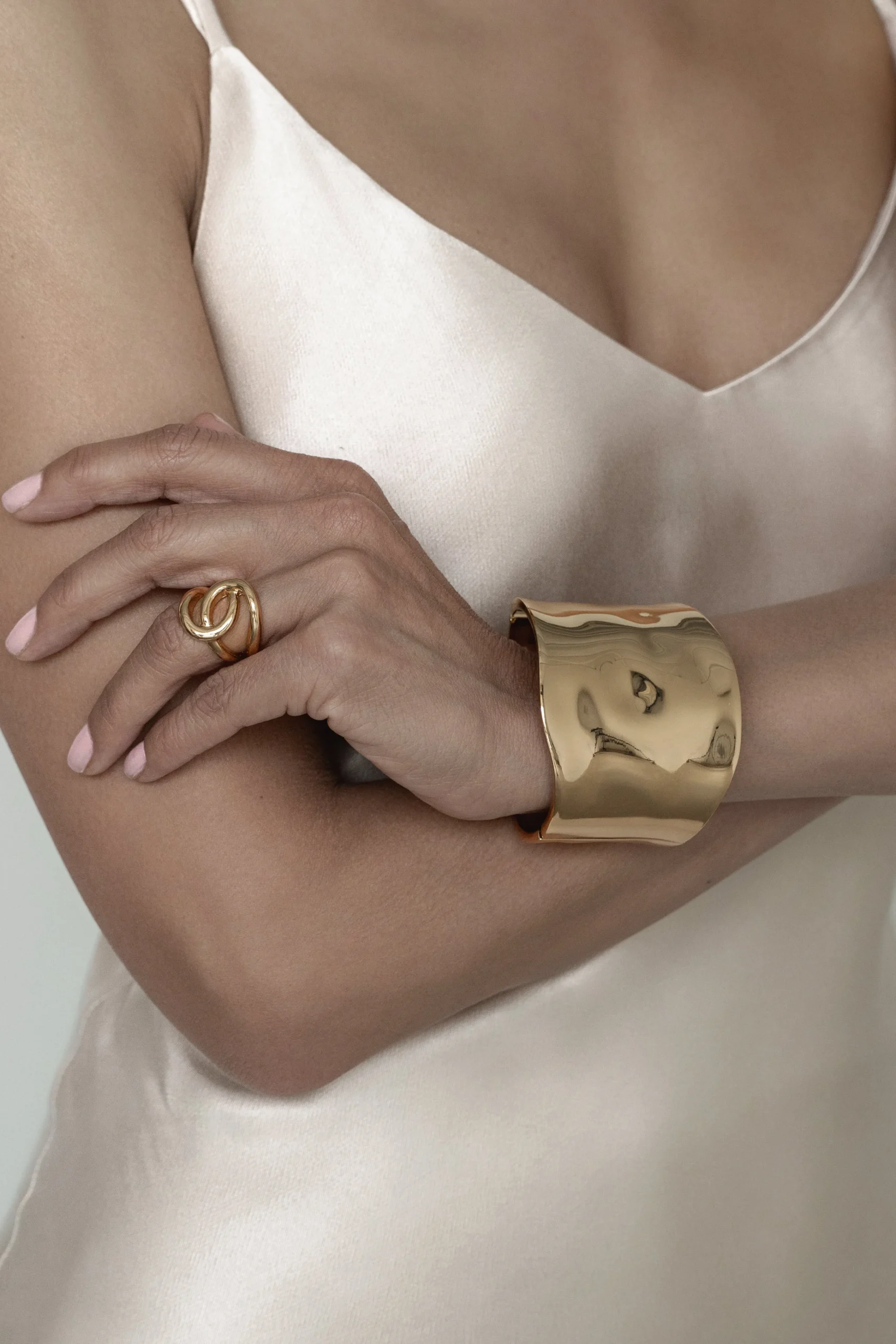 gold_elements_ring_1.webp JLUXLABEL Gold Elements Ring