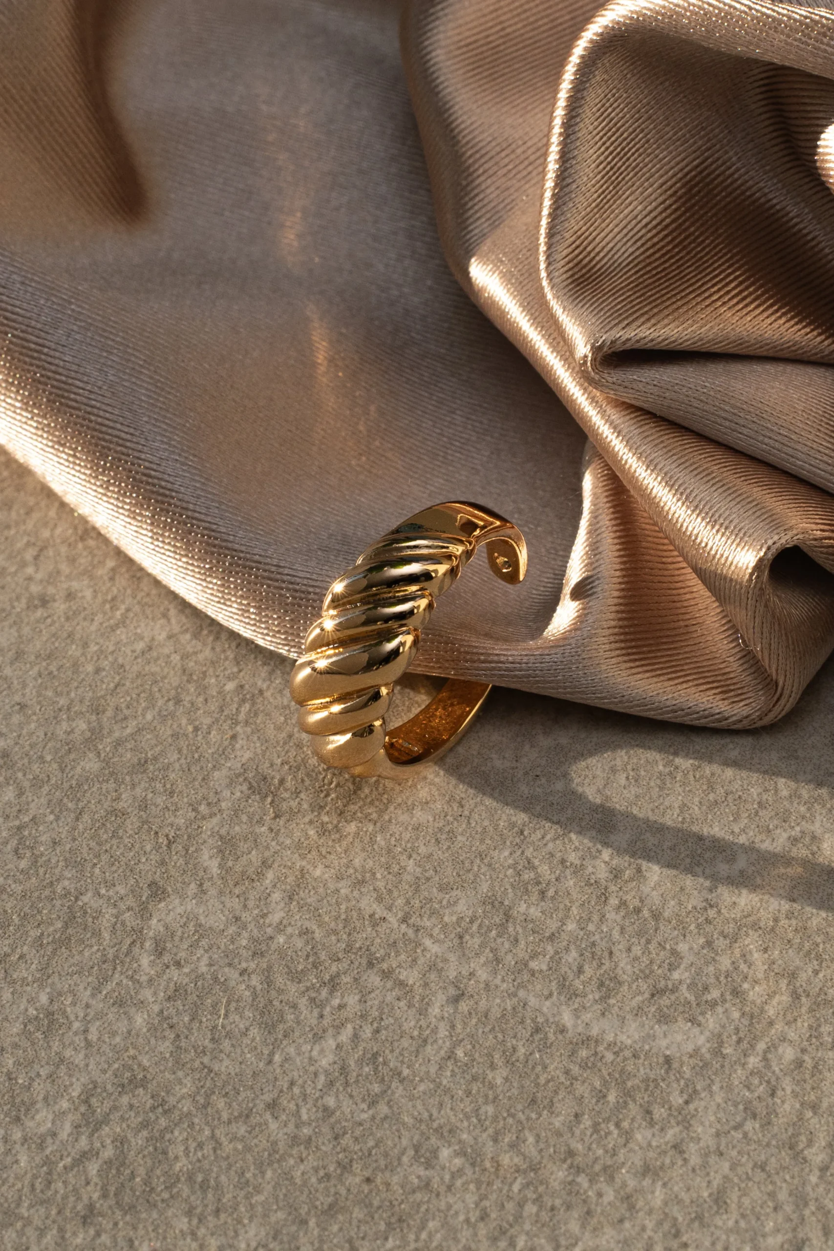 gold_mae_croissant_ring_0.webp JLUXLABEL Gold Mae Croissant Ring