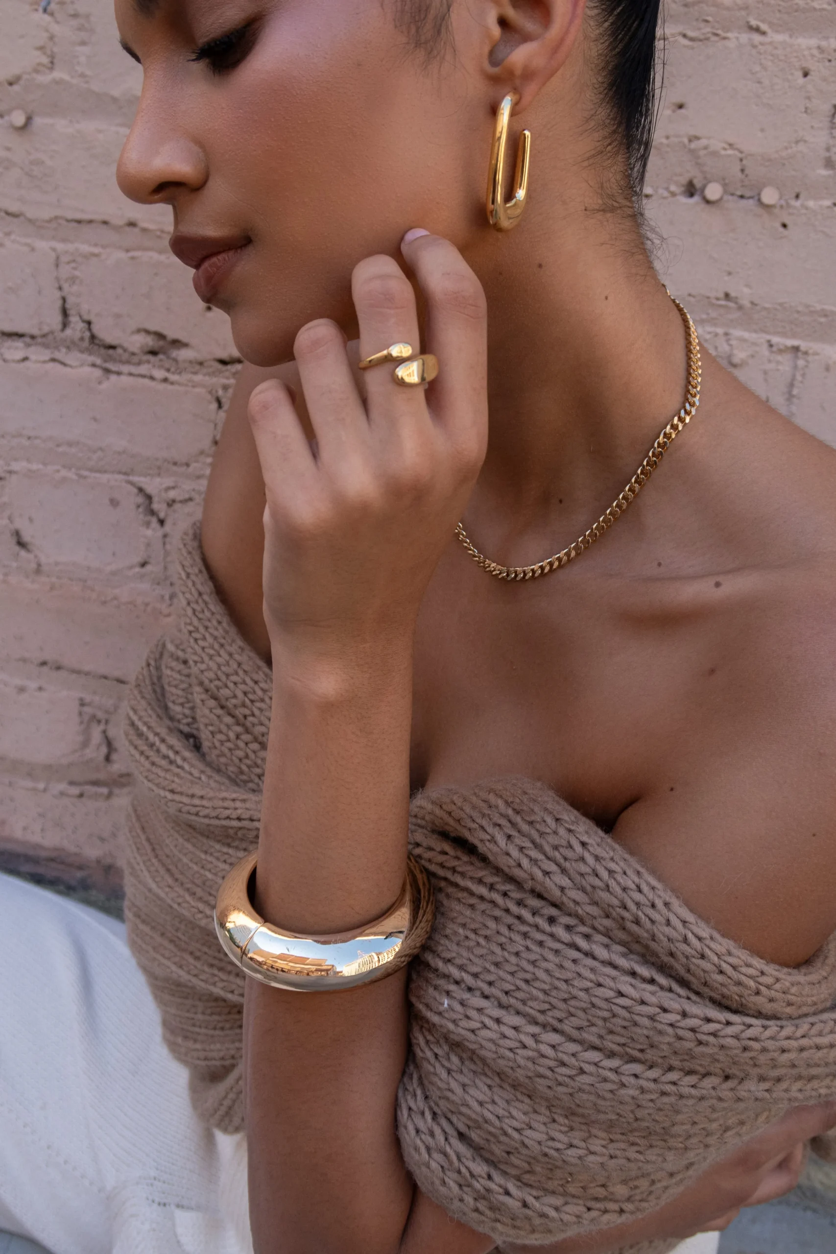 gold_tribute_ring_0.webp JLUXLABEL Gold Tribute Ring