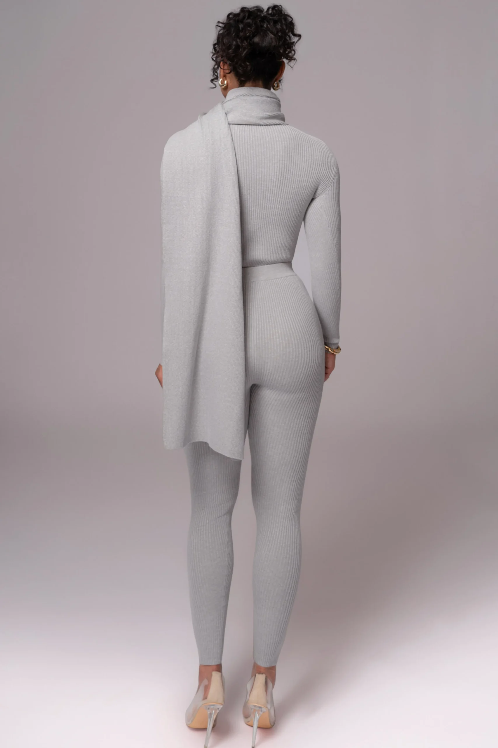 heather_grey_cardinal_ess_7.webp JLUXLABEL Heather Grey Cardinal Essential Knit Scarf