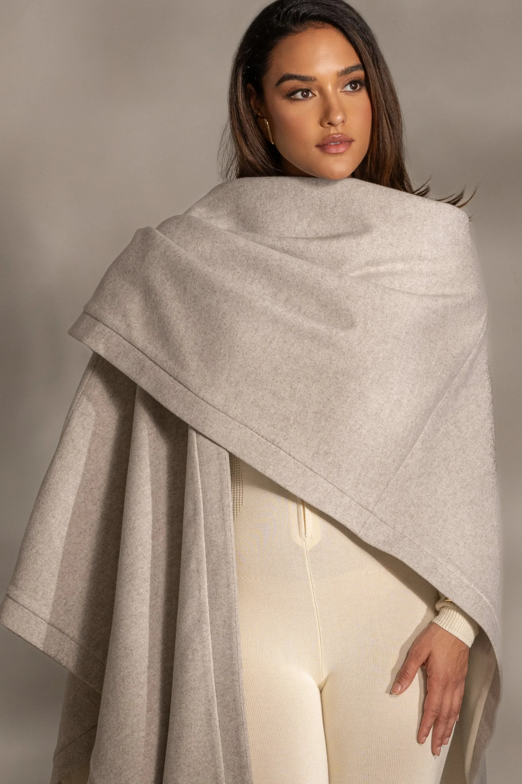 ivory_park_city_reversibl_13.webp JLUXLABEL Ivory Park City Reversible Shawl