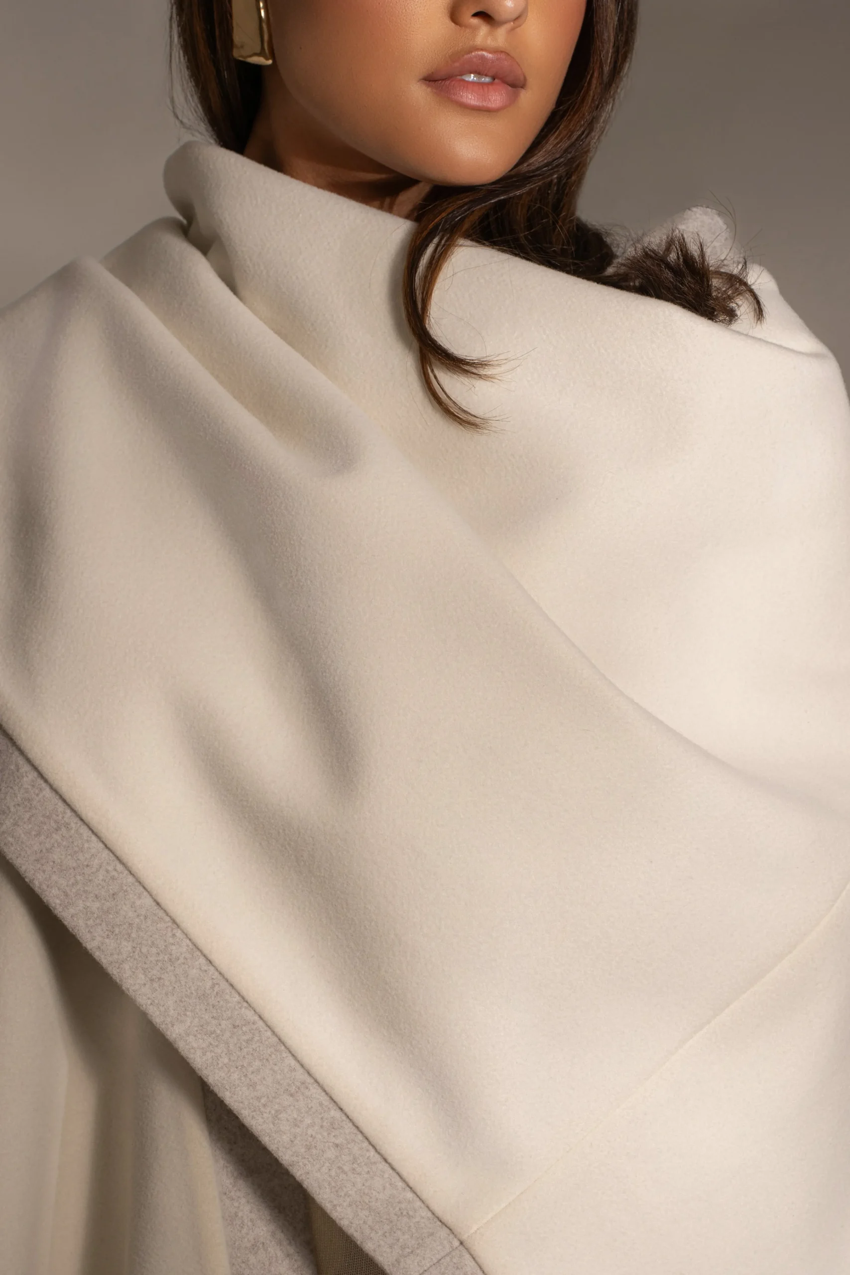 ivory_park_city_reversibl_18.webp JLUXLABEL Ivory Park City Reversible Shawl