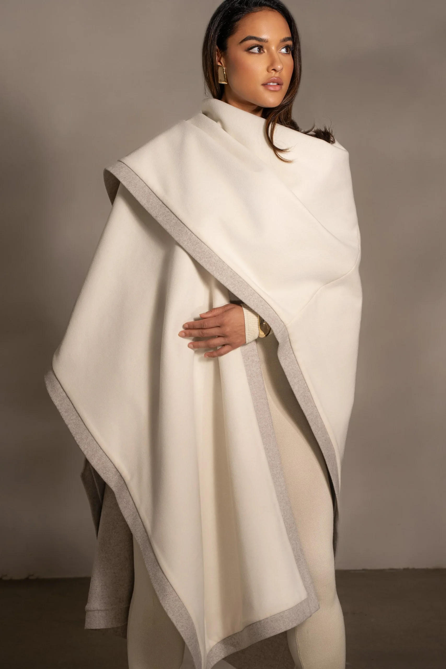 ivory_park_city_reversibl_23.webp JLUXLABEL Ivory Park City Reversible Shawl