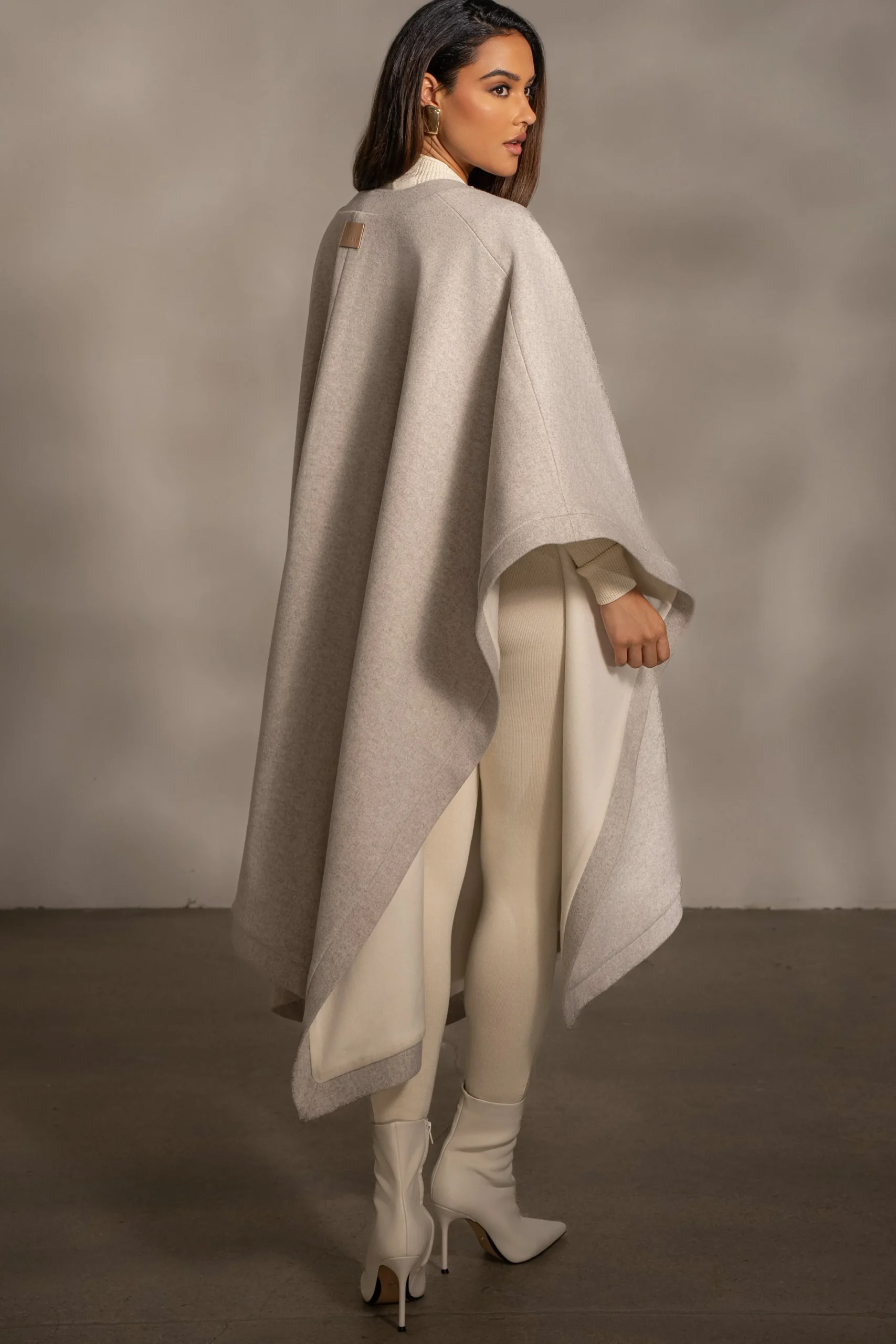 ivory_park_city_reversibl_30.webp JLUXLABEL Ivory Park City Reversible Shawl