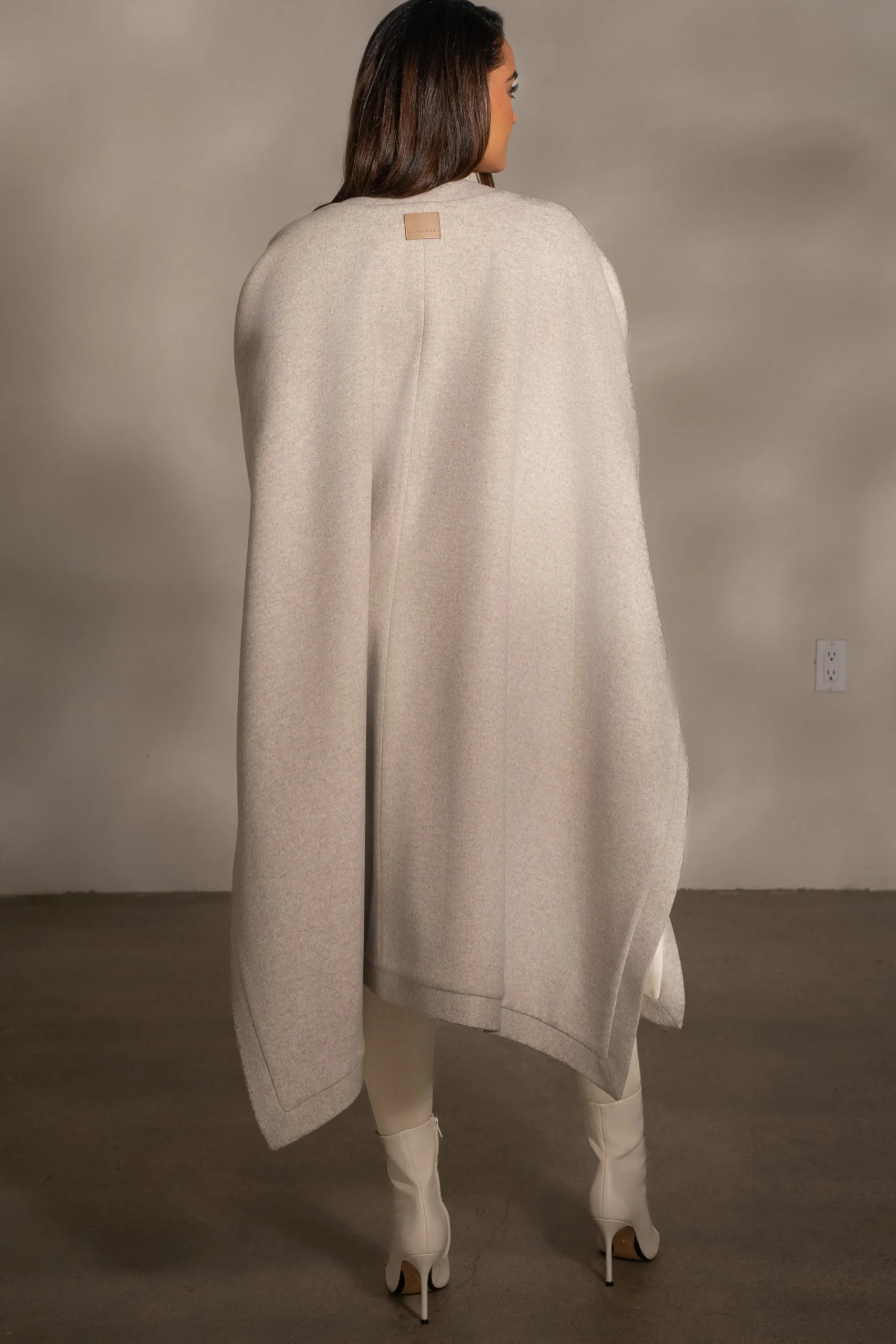 ivory_park_city_reversibl_33.webp JLUXLABEL Ivory Park City Reversible Shawl