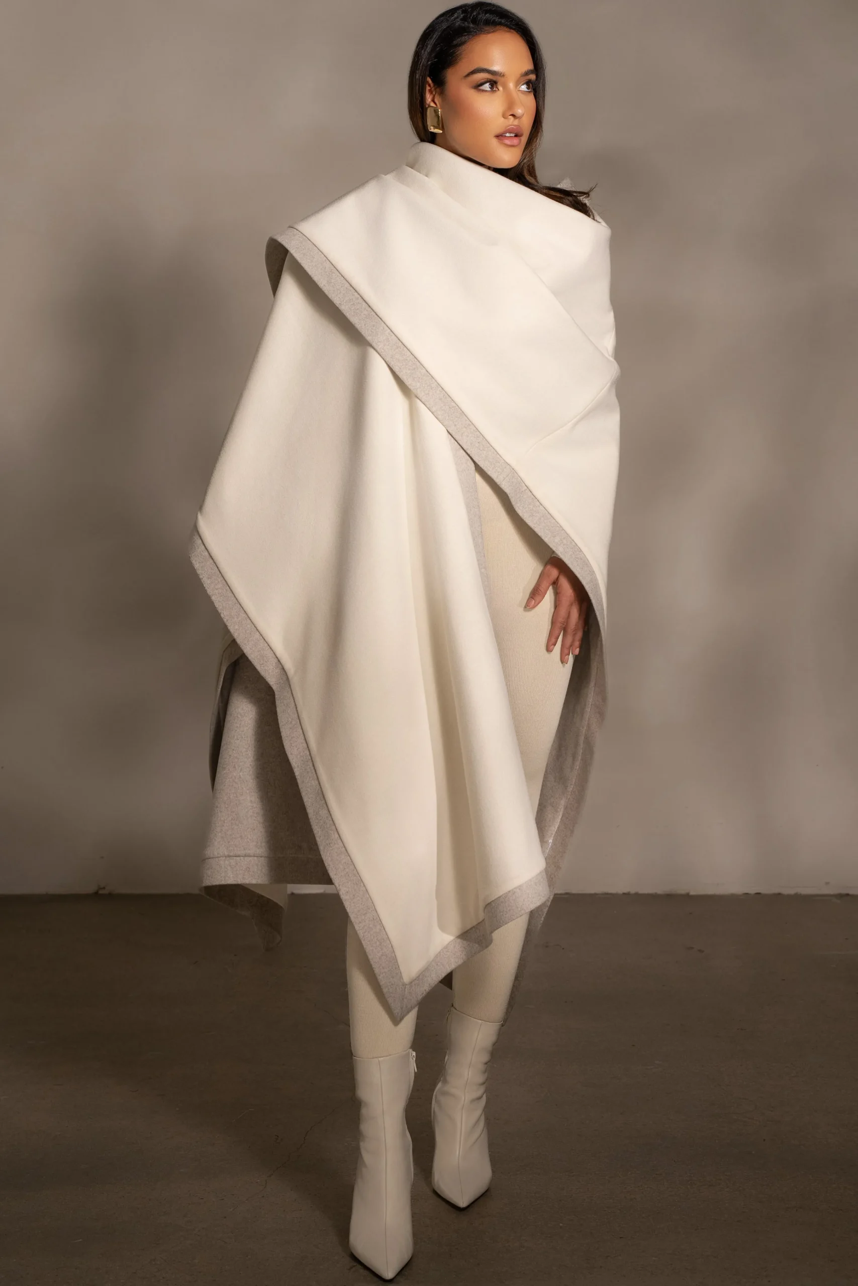ivory_park_city_reversibl_8.webp JLUXLABEL Ivory Park City Reversible Shawl