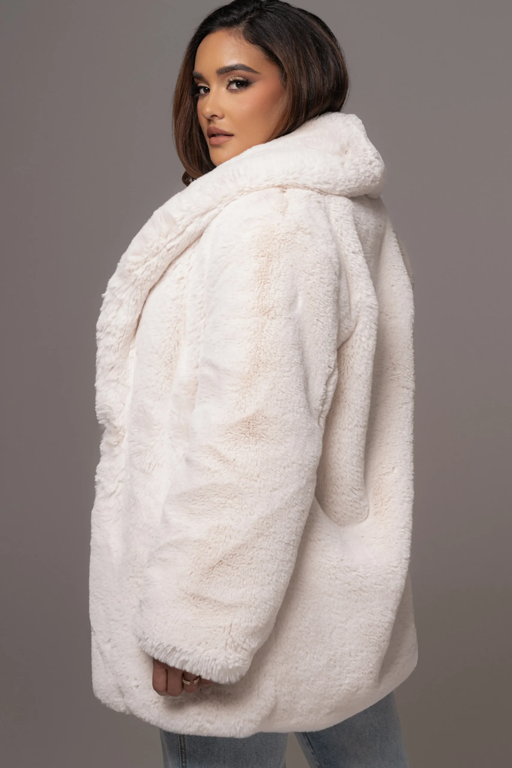 ivory_refined_faux_fur_ov_14.webp JLUXLABEL Ivory Refined Faux Fur Oversized Coat