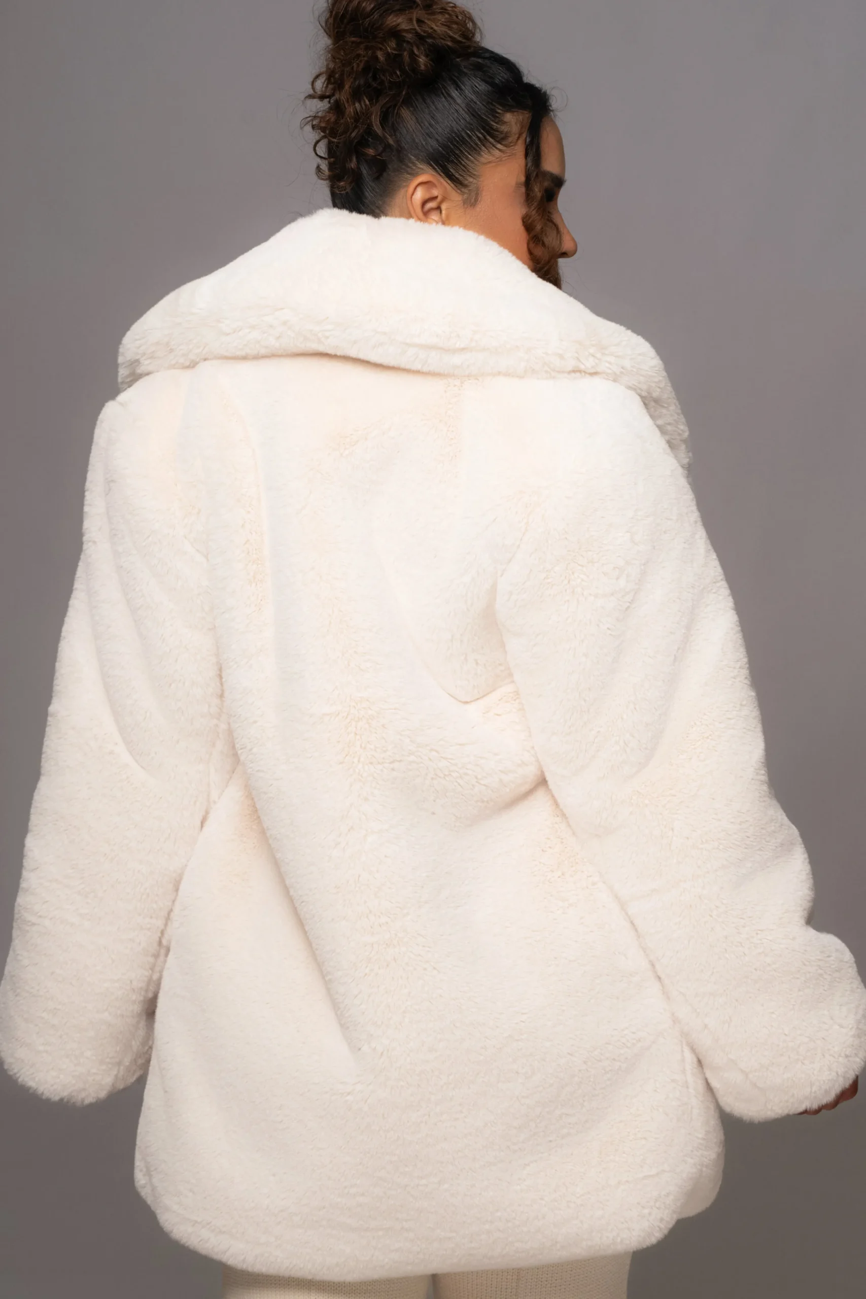 ivory_refined_faux_fur_ov_17.webp JLUXLABEL Ivory Refined Faux Fur Oversized Coat