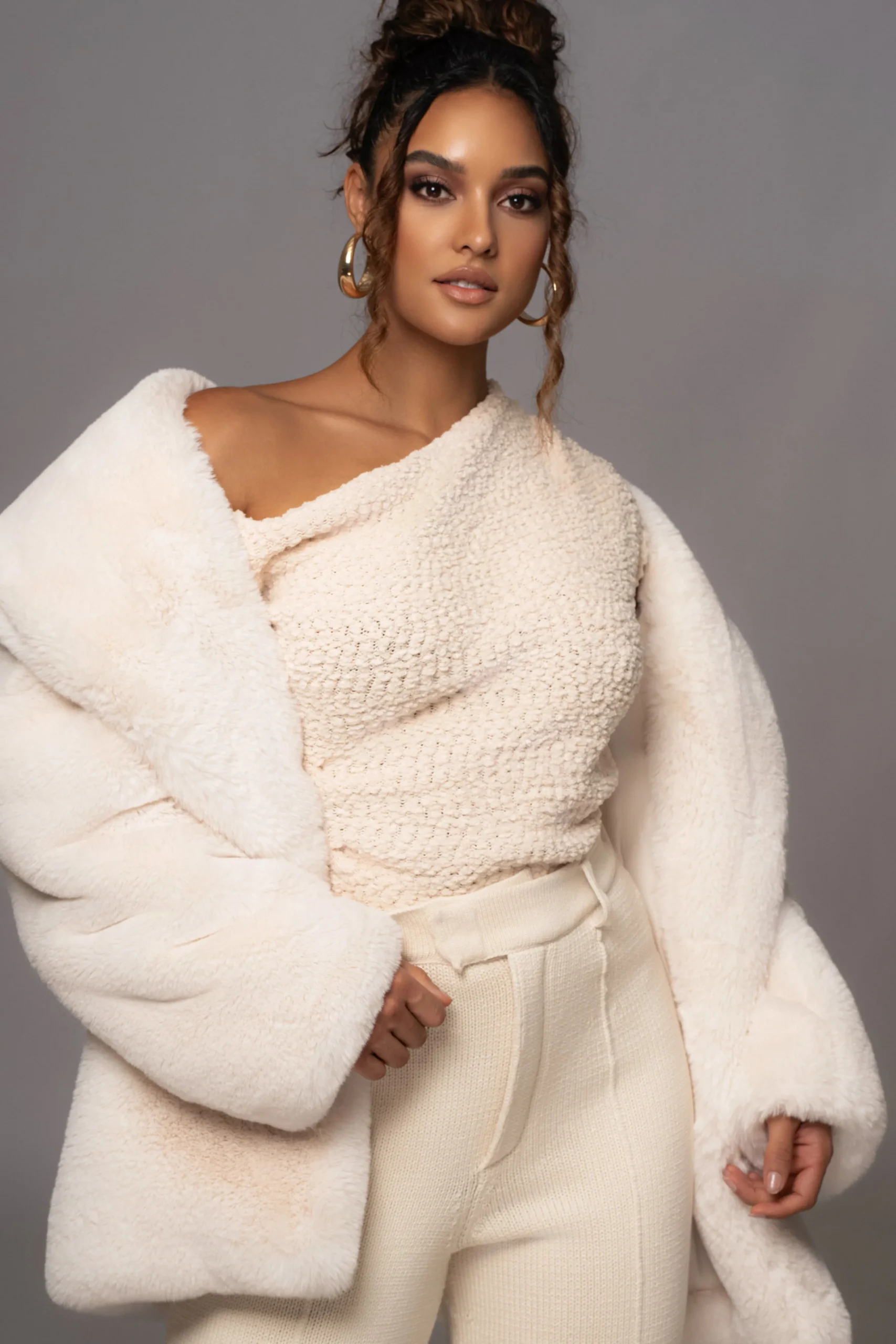 ivory_refined_faux_fur_ov_7.webp JLUXLABEL Ivory Refined Faux Fur Oversized Coat