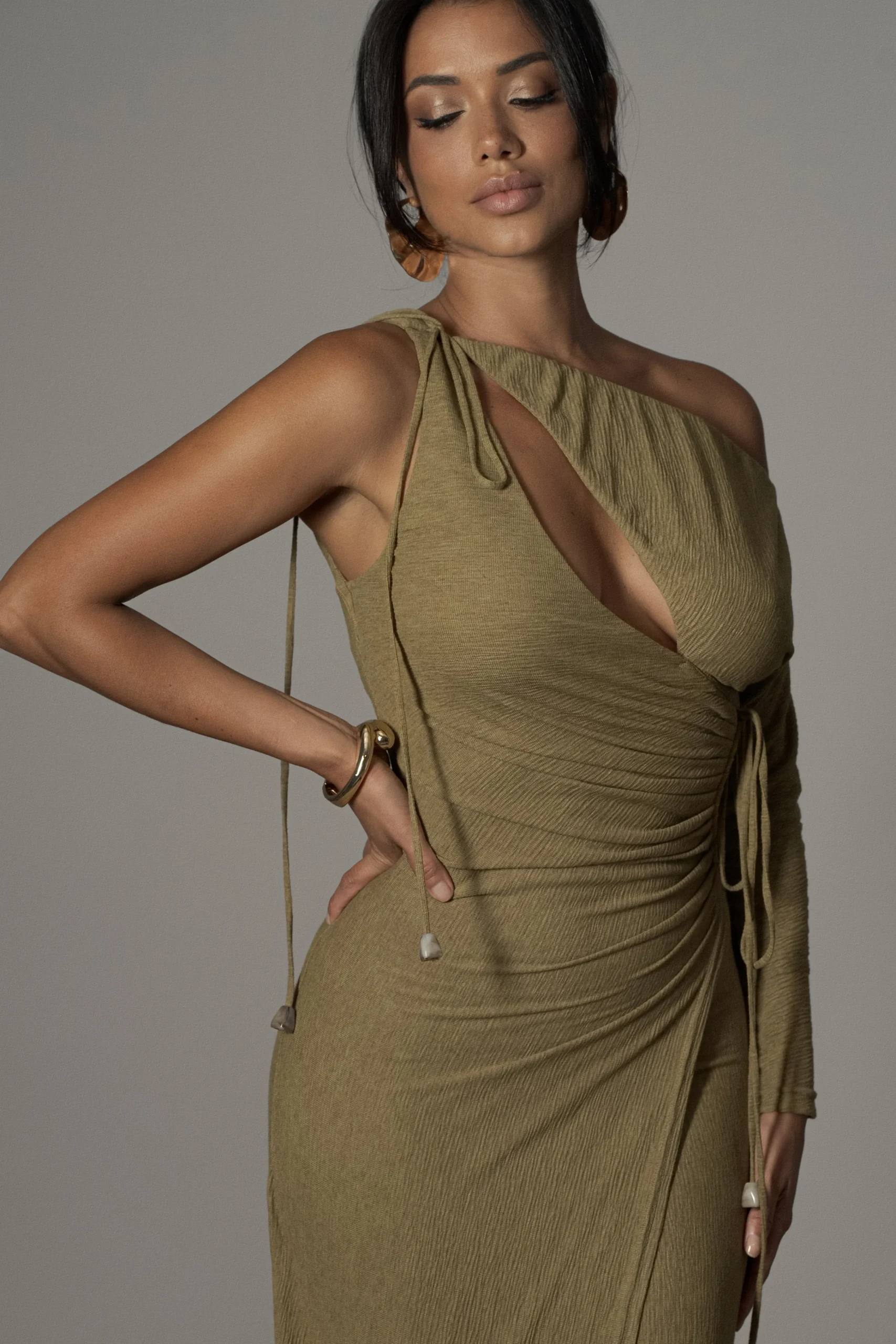 moss_odelia_crinkled_maxi_9.webp JLUXLABEL Moss Odelia Crinkled Maxi Dress