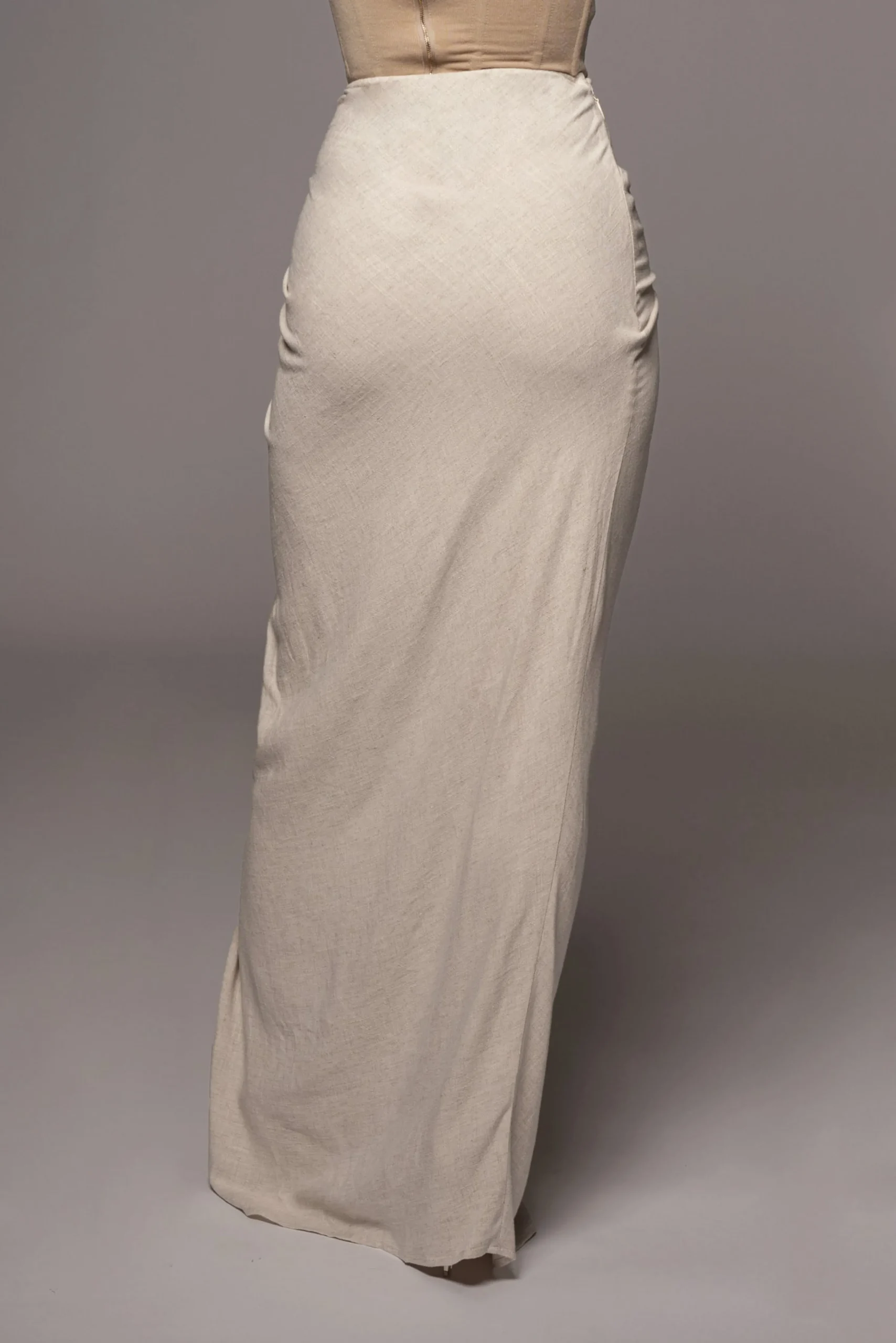 natural_noelia_linen_slit_16.webp JLUXLABEL Natural Noelia Linen Slit Skirt