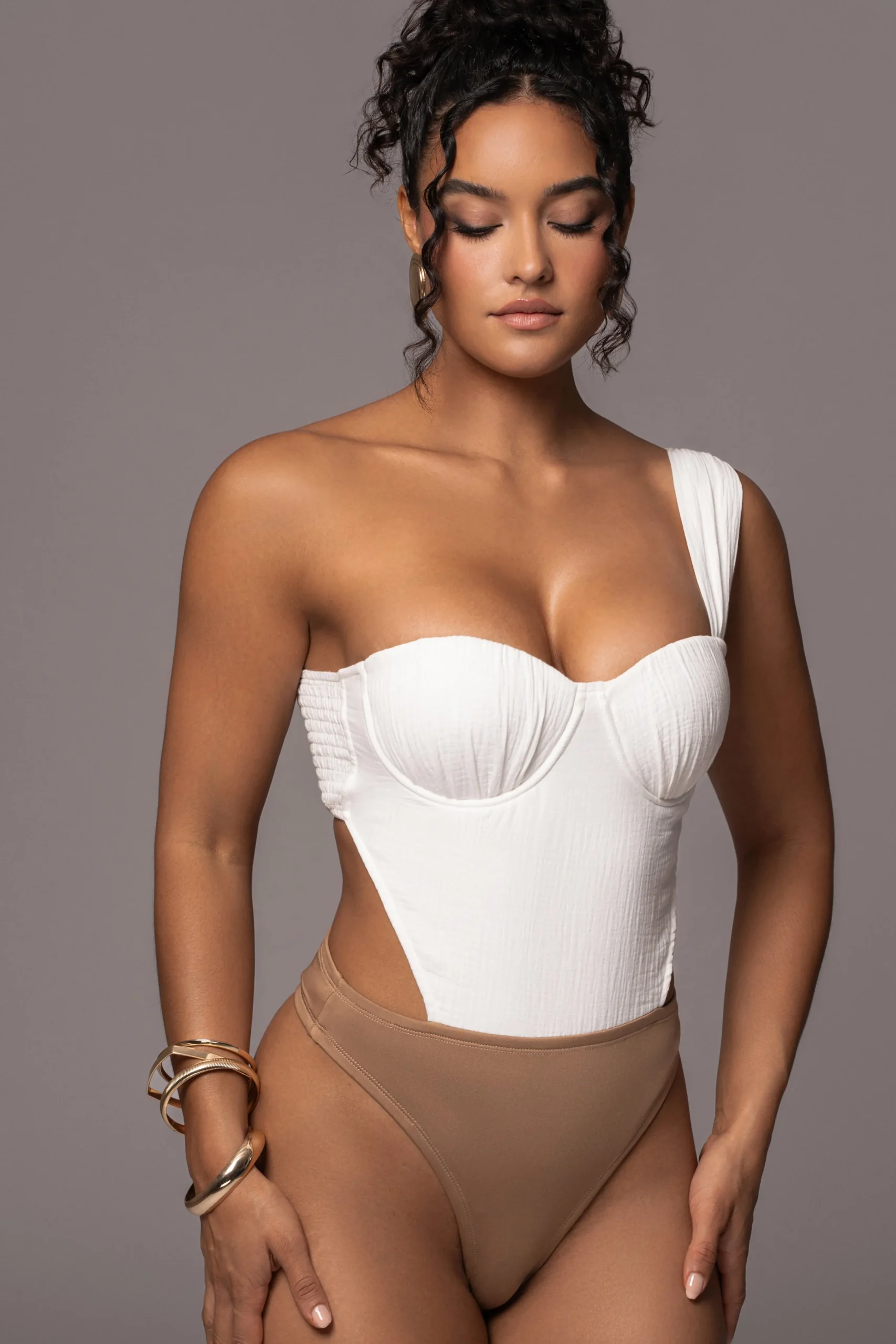 natural_scenic_oneshoulde_3.webp JLUXLABEL Natural Scenic One-Shoulder Linen Bodysuit