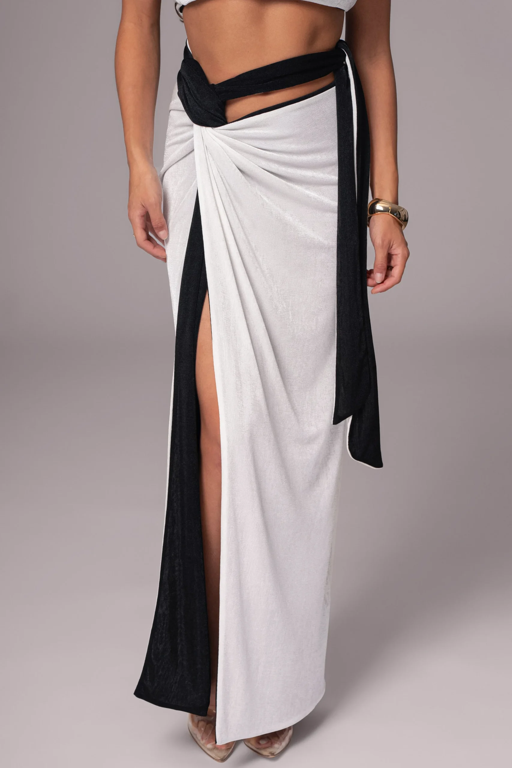 whiteblack_venus_reversib_15.webp JLUXLABEL White/Black Venus Reversible Skirt Set